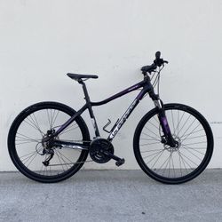 GIANT HYBRID BIKE 
