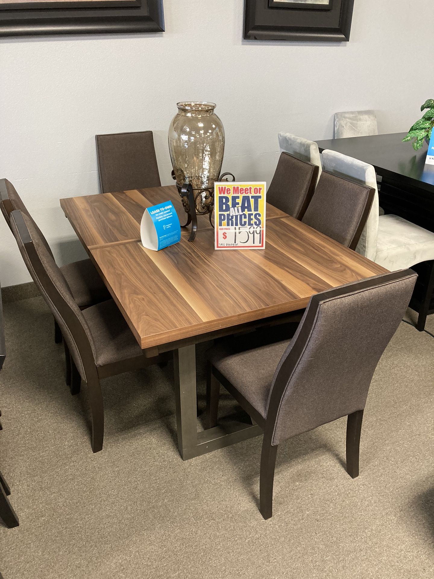 Beautiful Dining Set ✨🤎 Easy Financing Available ✨💚 Free Delivery 🚚