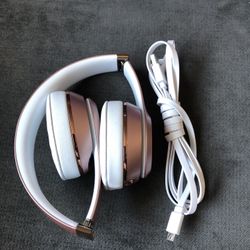 Rose Gold Beats Solo 3 With Charge Cord 