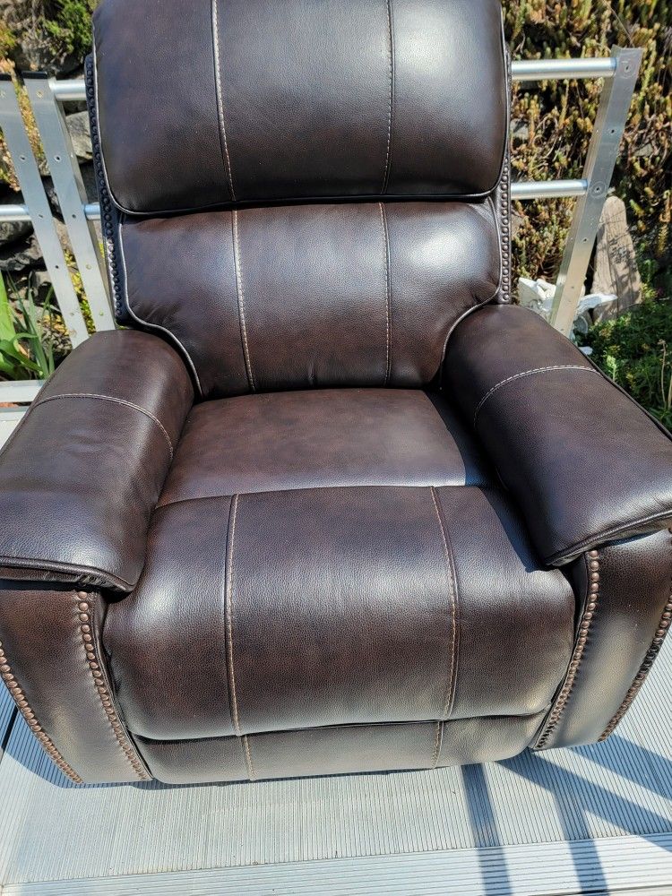 Beautiful Costco Power recliner chair