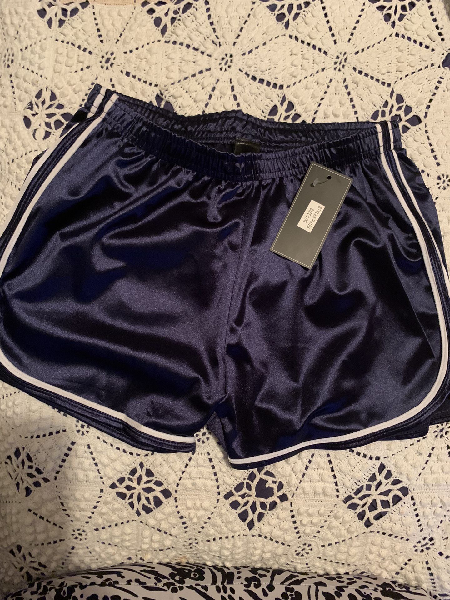 Beautiful And Shiny Stretch Shorts Size L