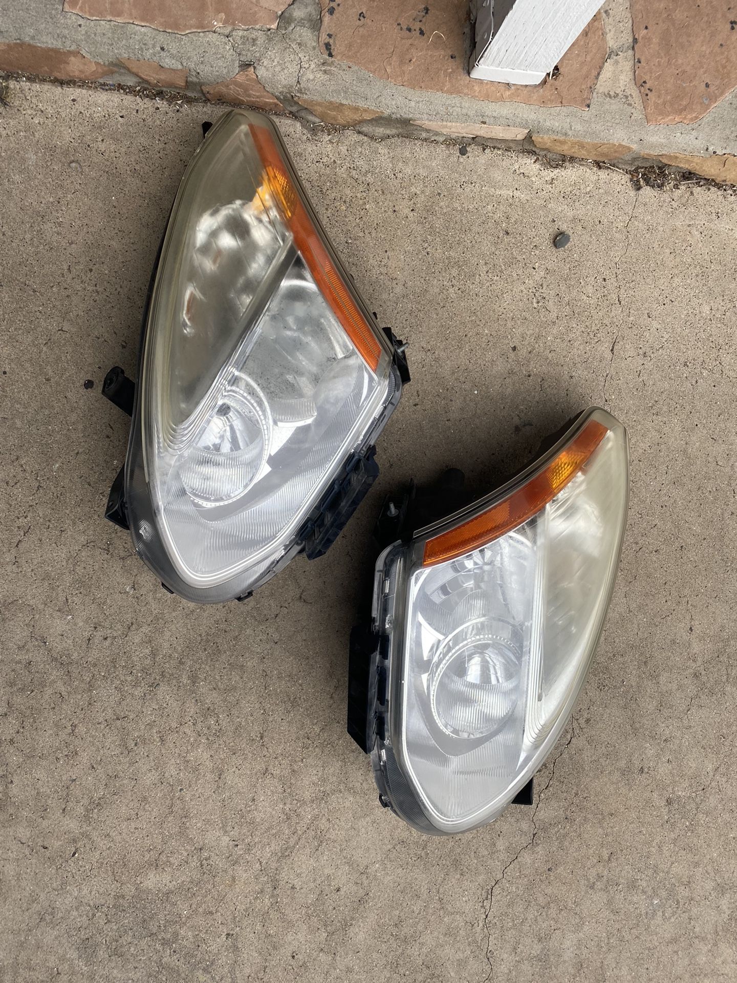 2012 Nissan Rogue Headlights