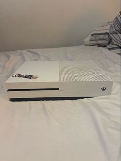 xbox 1 s! WITH CORD AND HDMI CABLE
