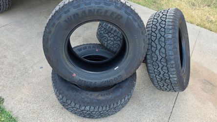 275/65/18 good year wrangler territory a/t