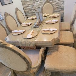 Classy Modern Vintage dinning section