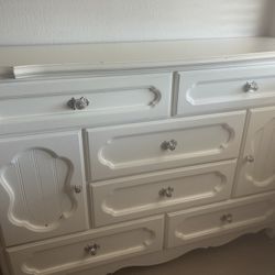 Girls white dresser Set