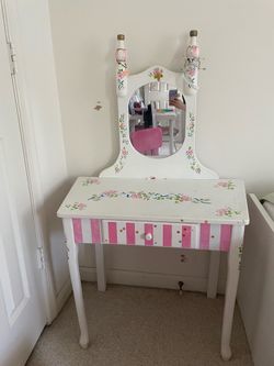 Girls vanity