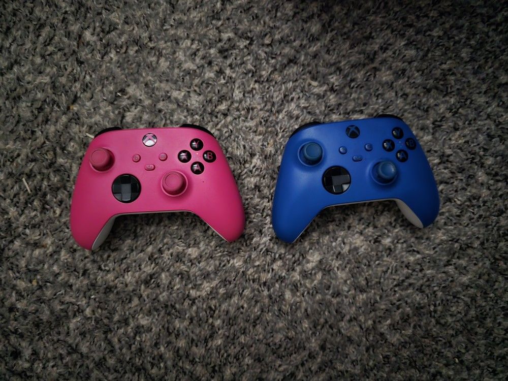 Two Used Xbox Series controllers & new XBOX wired headset.