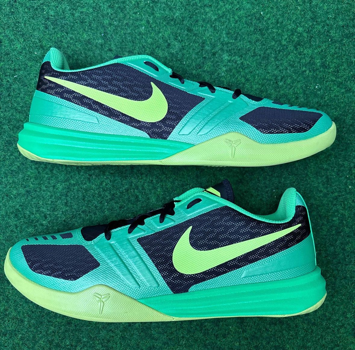 Nike Kobe Mentality “ Grinch “ 