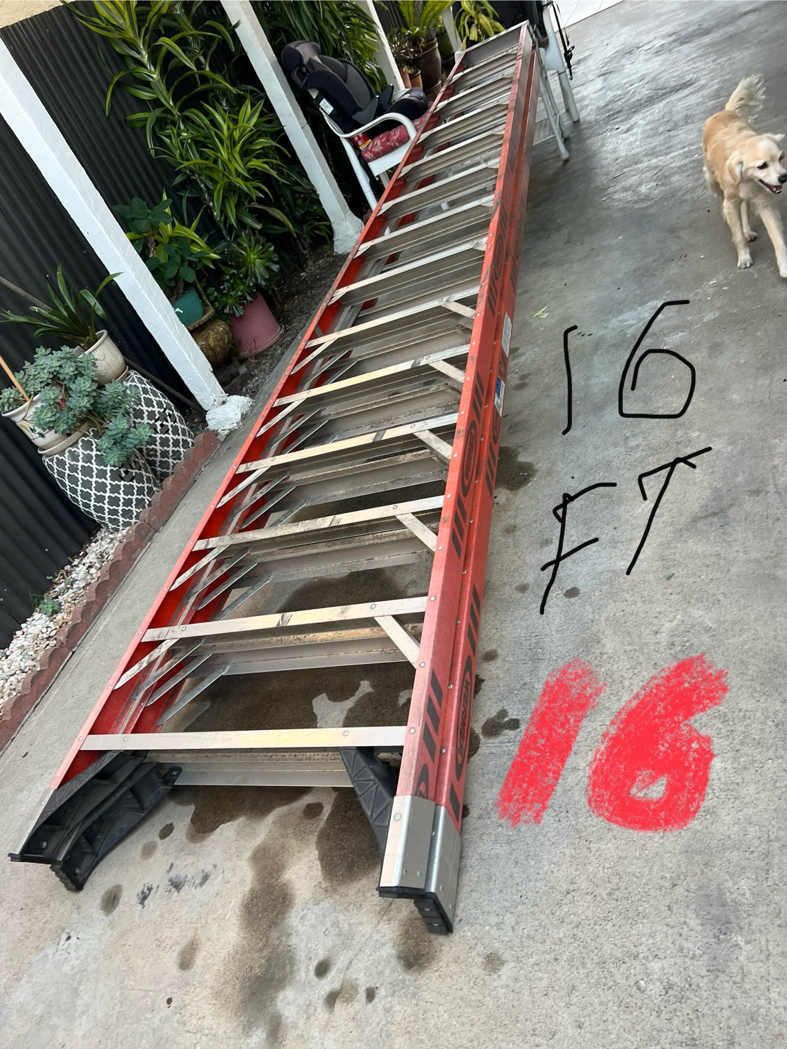 Escalera de 16 pies de fibra de vidrio, casi nuevas doble subida muy baratas