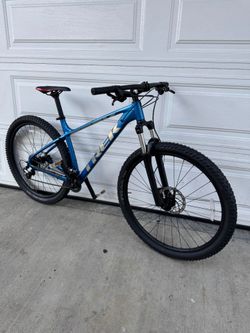 Trek marlin 6 Mountain bike  size large