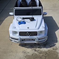 Freddo 24V Mercedes Benz G63 AMG 2 Seater Ride-On