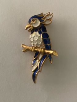 Vintage Trifari Enamel Parrot brooch
