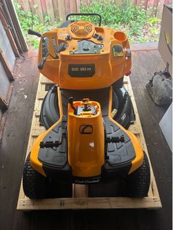 Riding lawnmower