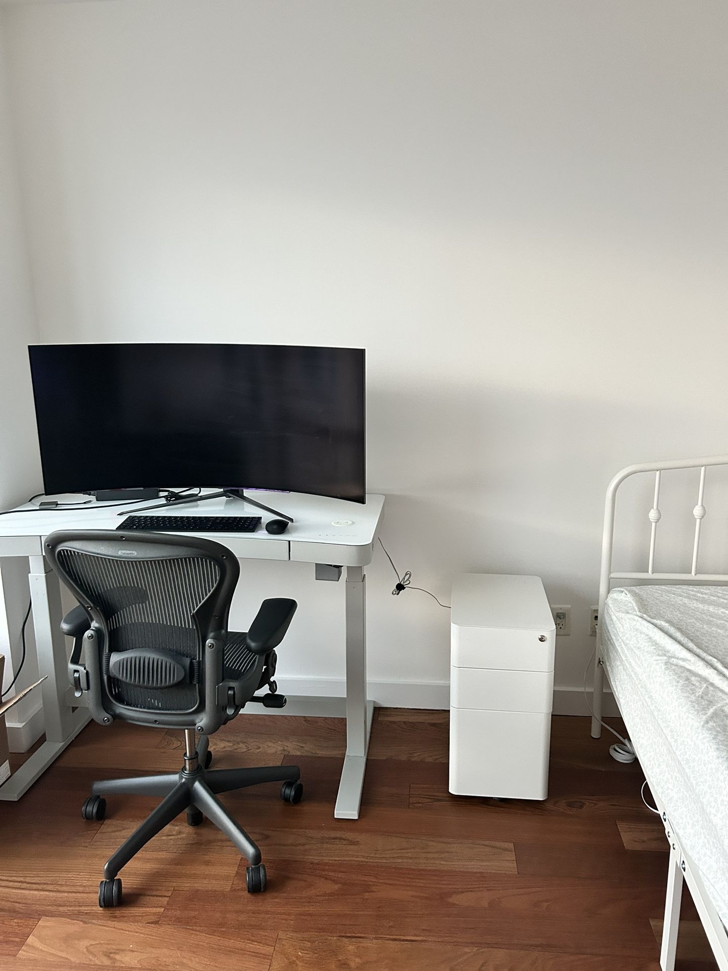 LG - UltraGear 45" OLED Curved WQHD 240Hz 0.03ms FreeSync and NVIDIA G-SYNC Compatible Gaming Monitor with HDR400 - Black