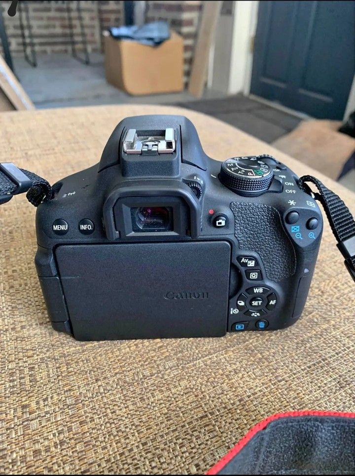 Canon Rebel T6i w/ EFS
18-55mm Lens