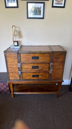 Classic accent table
