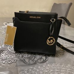 New Michael Kors Purse 