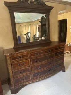 Dresser With Mirror