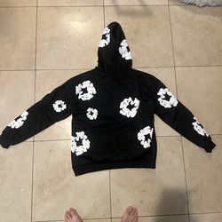 Black and white hoodie with cloud design (Send best offer)