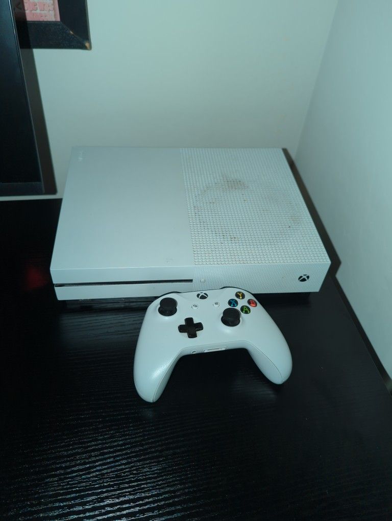 Xbox One S (1tb Storage) + Original Controller
