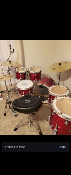 Brand new 6 piece DW Performance  (cherry) with cases