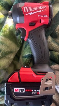 M18 FUEL 18V Lithium-lon Brushless Cordless 1/4 in. Hex Impact Driver with 5.0 Ah Battery