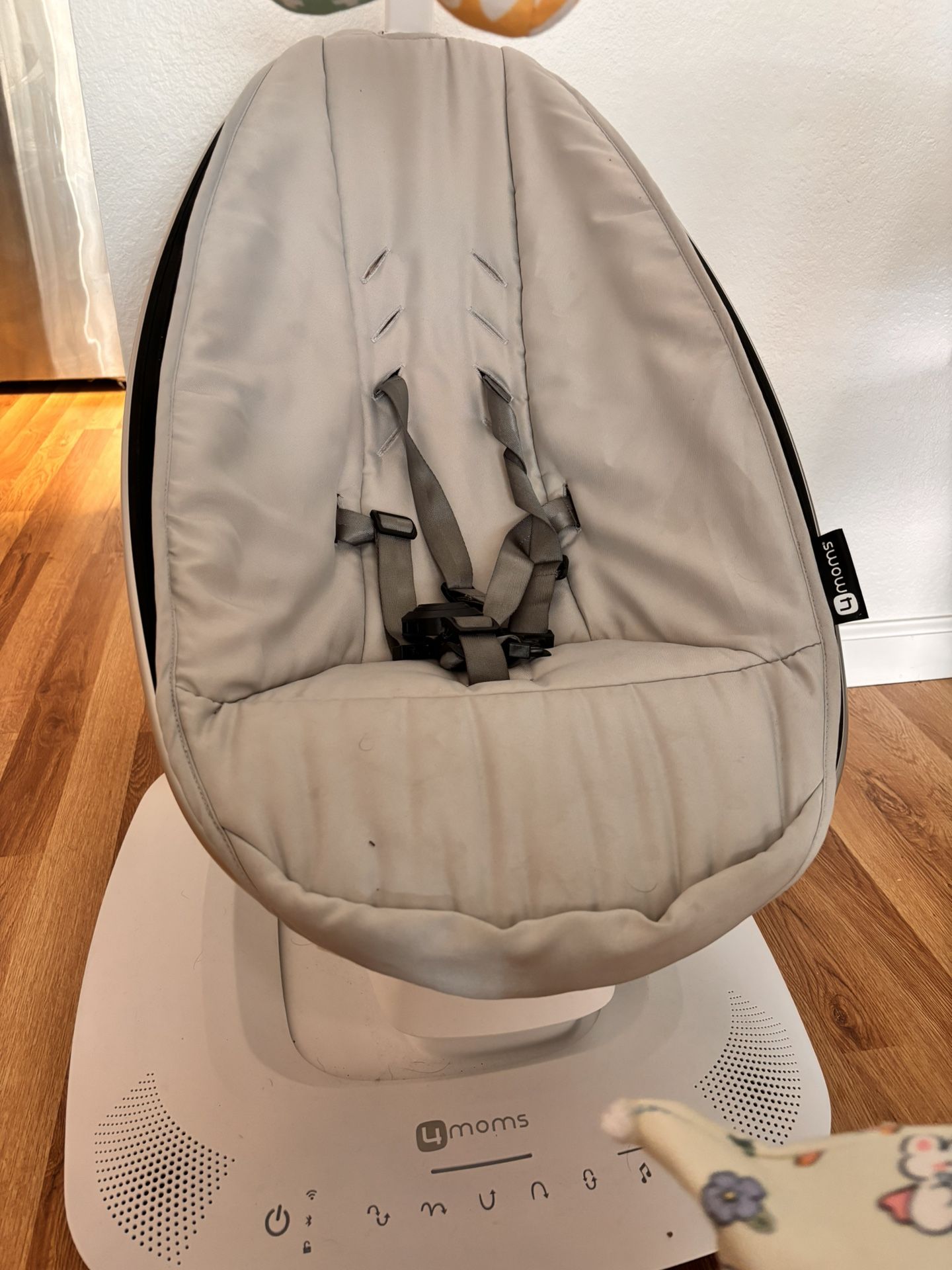 4moms MamaRoo Multi-Motion Baby Swing,  5 Unique Motions, Grey