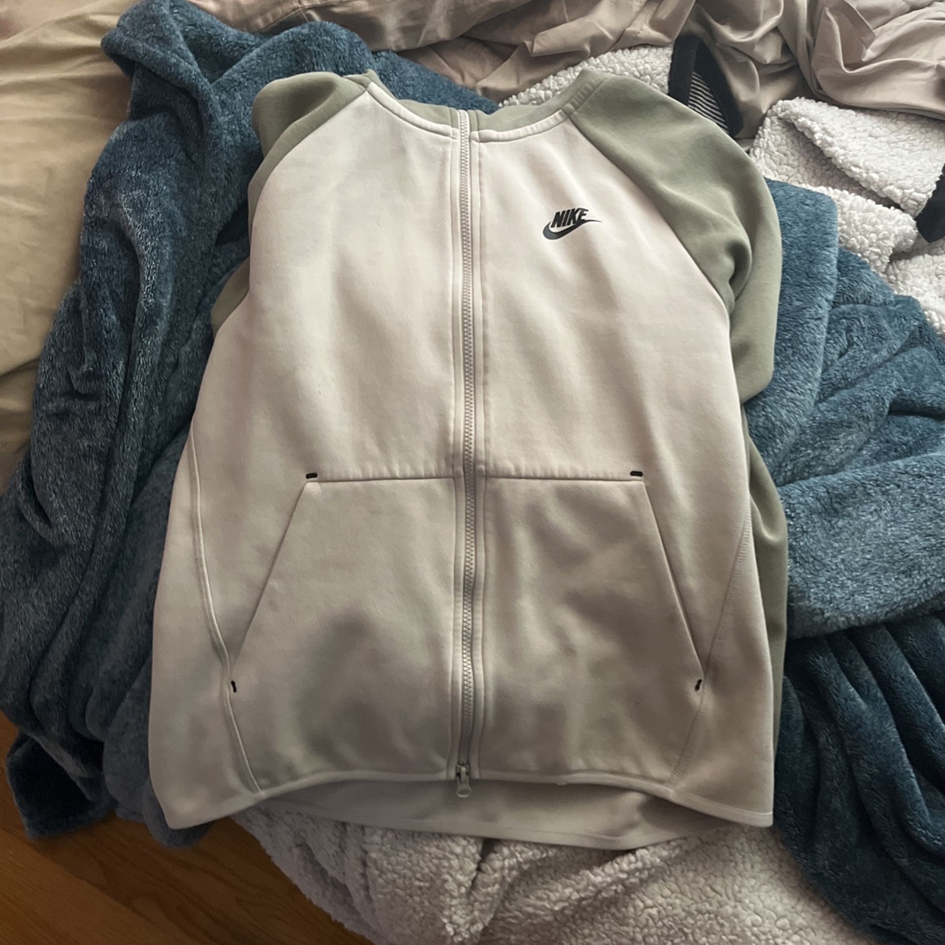 nike tech