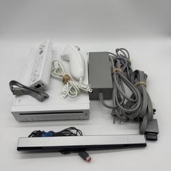 Nintendo Wii Console MODEL NO. RVL-001 (GameCube Compatible) Bundle Tested