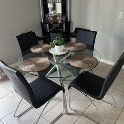 Glass Table With 4 Chairs,Corner Bar 2 Bar Stools!