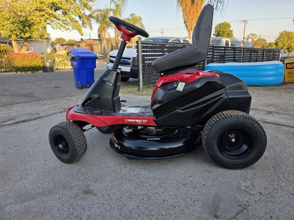 Troy-Bilt TB30E XP 30 in. 56V Cordless Riding Lawn Mower ---not charged