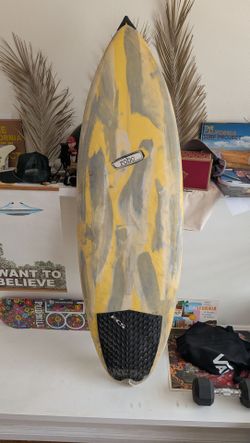 5'6 surfboard