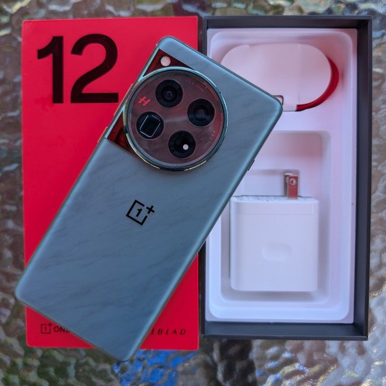 OnePlus 12 • 512 GB • UNLOCKED 🔐 • Like New (Price Firm)