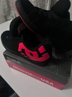 Size 8 womens Black and pink dcs