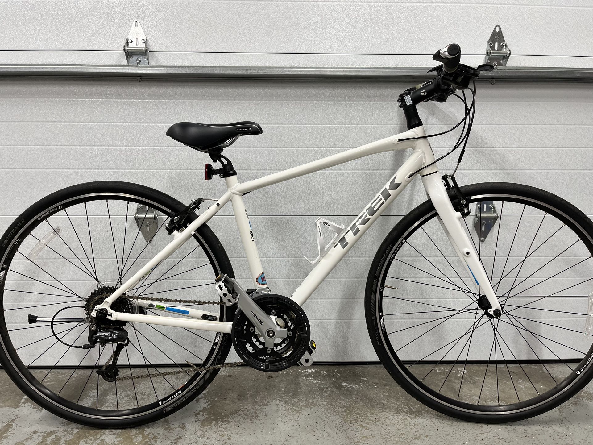 Trek FX Series 7.4 17.5” 44.5cm White