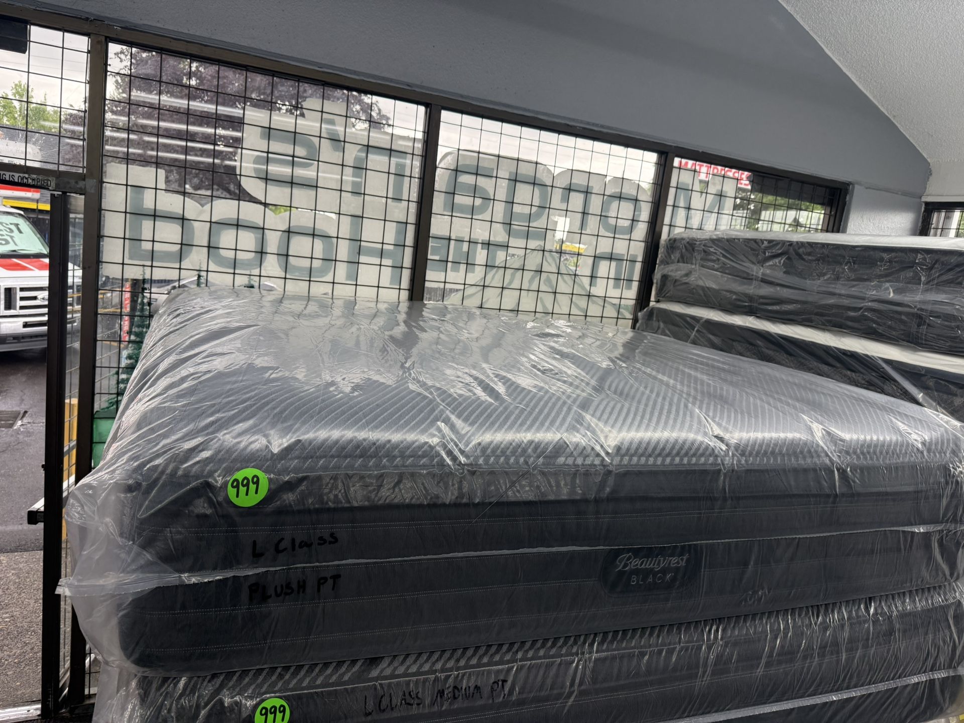 KING SIZE SIMMONS BEAUTYREST BLACK L CLASS (PLUSH) PILLOW TOP MATTRESS & BOX SPRINGS BED SET