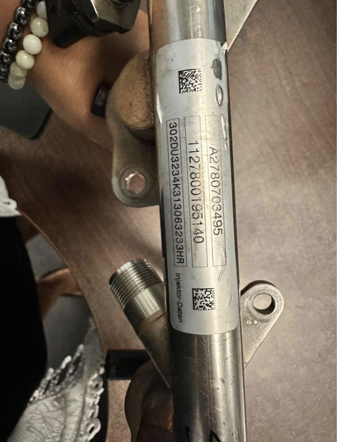 MBZ S Class Fuel Rail With Injectors