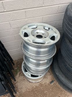 Chevy stocks no tires