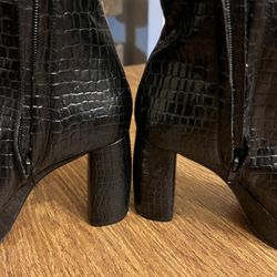 Black Boots 