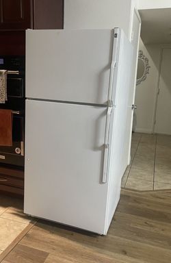 General Electric Refrigerator Fridge Freezer Free Local Delivery/30 Day Warranty