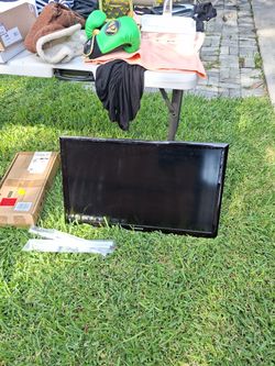 YARD SALE!!!!! Kids Shoes, Womens Clothes, Scooter, Lamp, Pressure Cooker