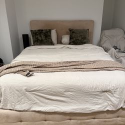 Modern Queen Bed Frame Head board Great Condtion 