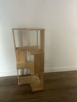 Light Wood 4-Tier Corner Shelf — Zig-Zag Display