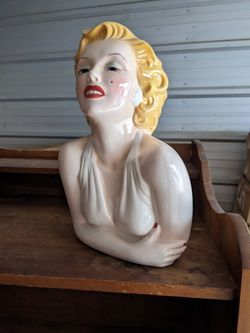 Marilyn Monroe  (Without Back Cover).