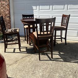 Kitchen/Dining Table