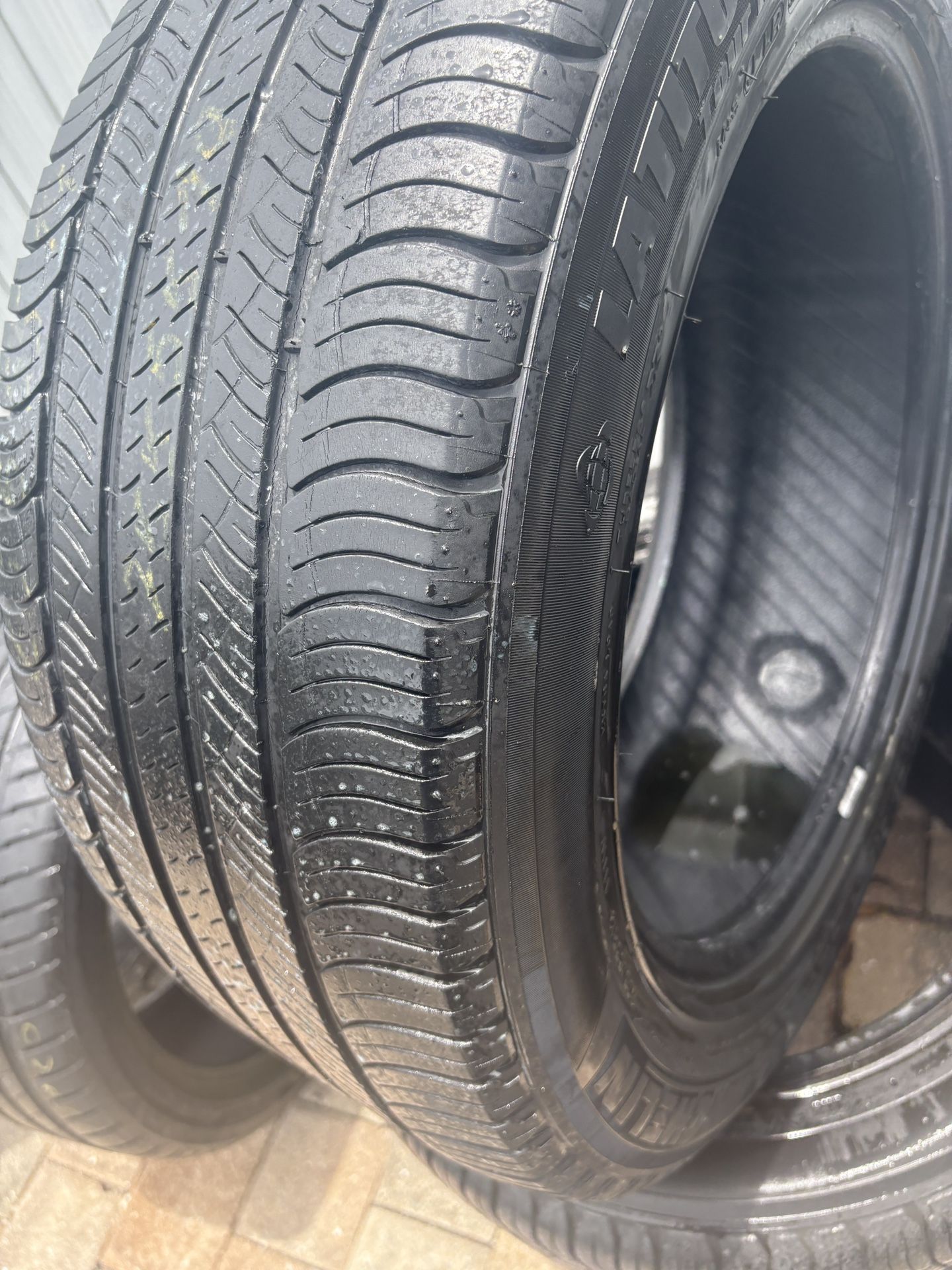 255/55/19 (2) Michelin Gomas Usadas Excelente Solo $35 Cada Una