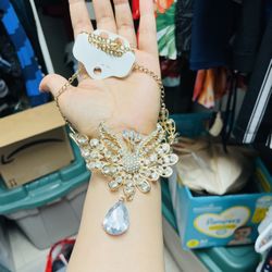 Brand New Gorgeous Butterfly Necklace With The Earrings 