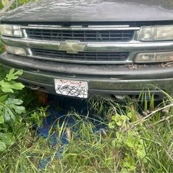 2000 chevy tahoe *parting out*