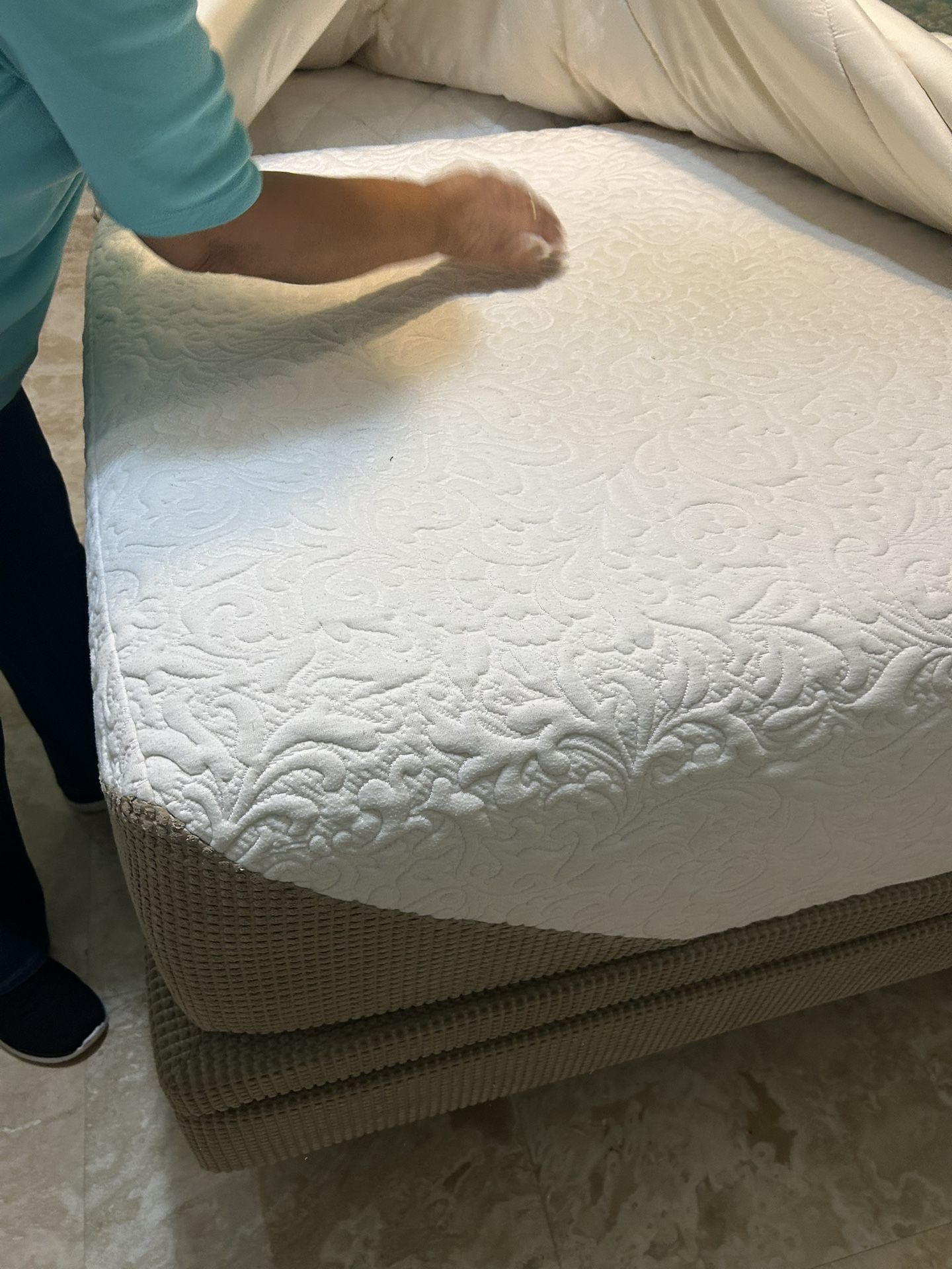 Adjustable Serta 2 Twin XL Bed